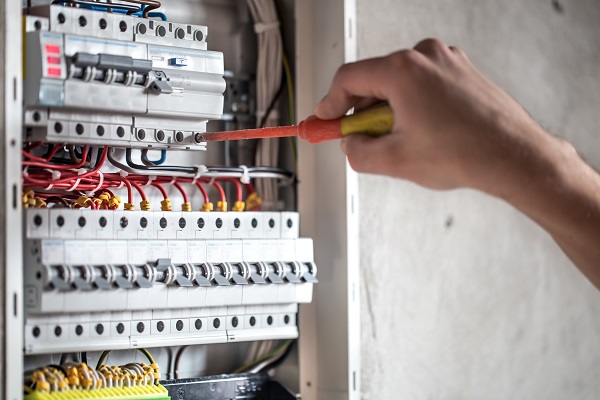 Common Signs of Faulty Wiring and When to Call an Electrician